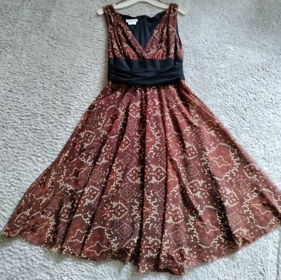 London Times dress. Beautiful fit. Feminine style for any event. Lt wt layers. - Picture 1 of 4